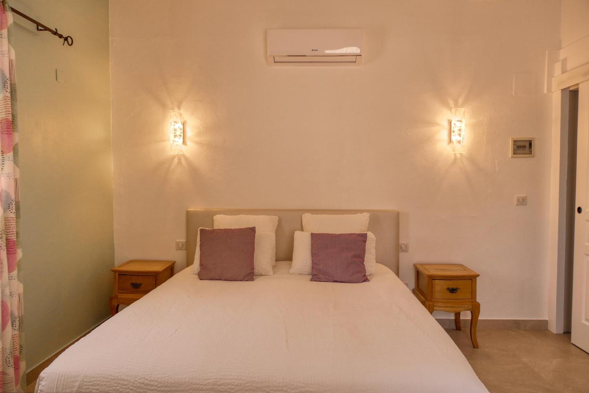Le Hameau Fleur De Pierres , Chambre , Gite Et Table D'Hotes Murs  Eksteriør bilde